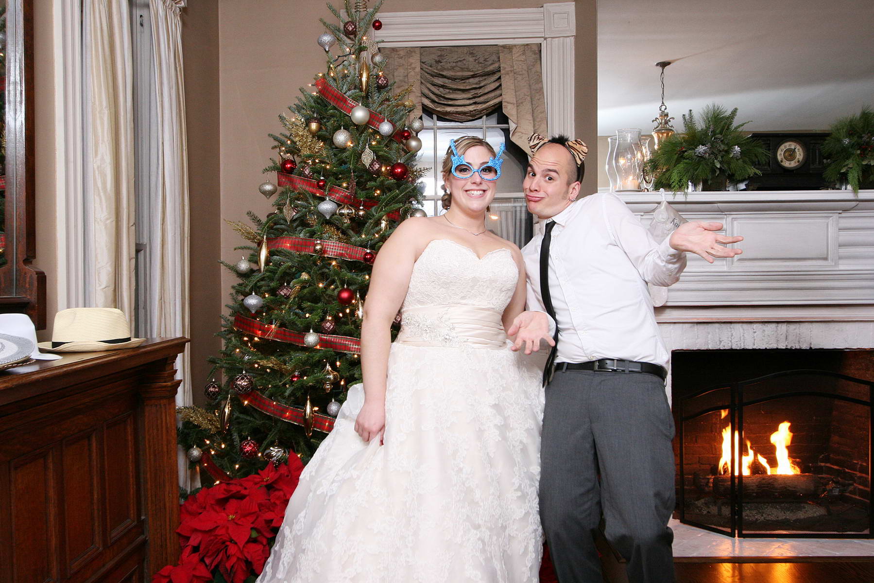 Bonkers Bride and Groom,Davids Country Inn,PhotoBooth