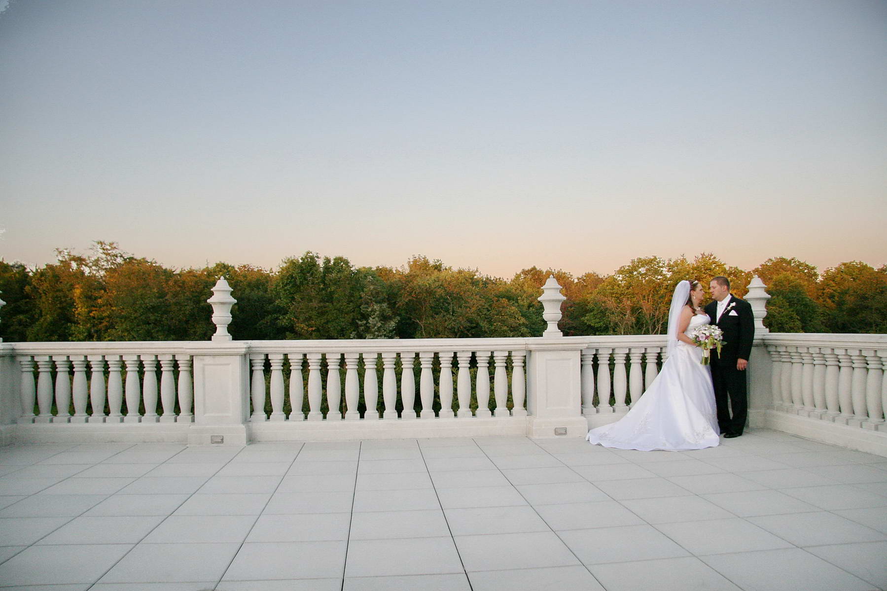 Newlyweds Moment Alone,Edgy